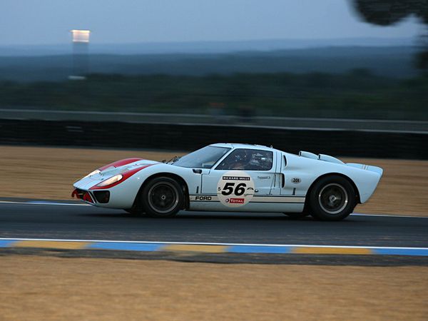 ford_gt40_mkII_1966_104.jpg