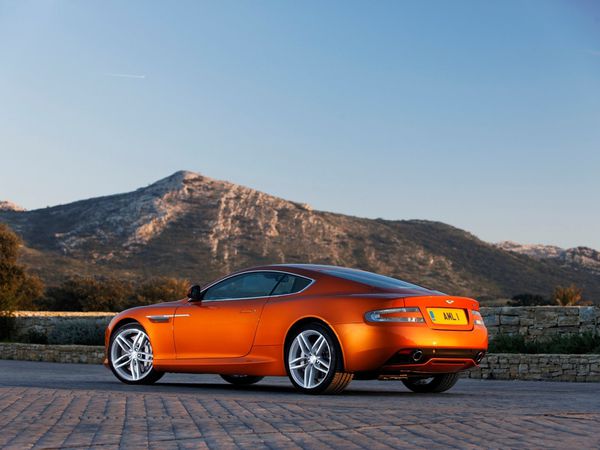 Aston_Martin-Virage_2012_05.jpg