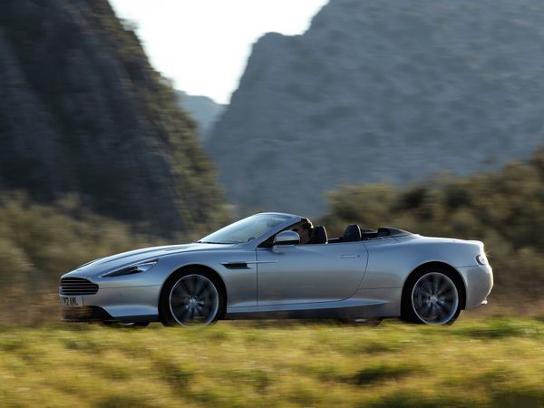 Aston_Martin-Virage_Volante_2012_01.jpg