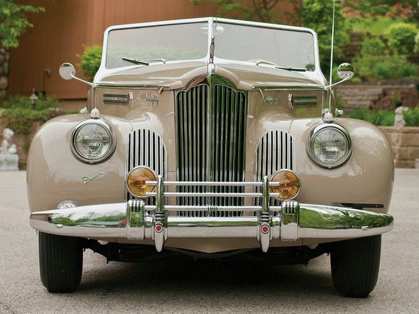 packard_180_-super_eight_darrin_convertible_victoria_1940_1.jpg