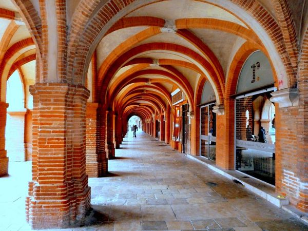 Z08 - Sous les arcades