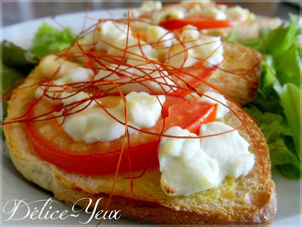 Tartines-tomate--chevre--miel-et-filaments-de-piment.jpg