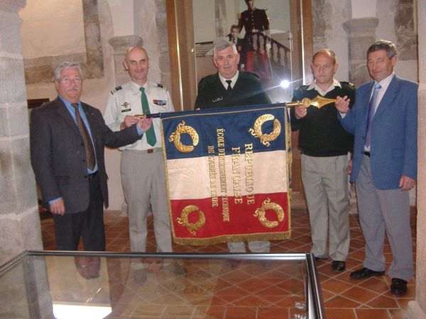 remise-drapeau-EETAT-au-mus-e-des-AET.jpg