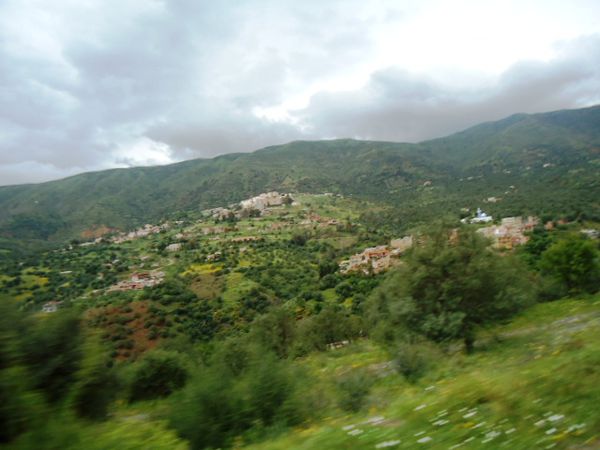 Deux-villages-des-Ait-Laaziz.N-4757.JPG