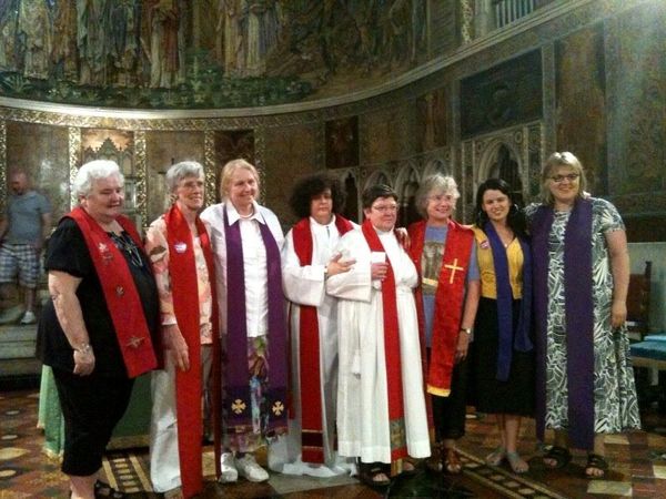 Catholic-Women-in-solidarity-in-Rome.jpg