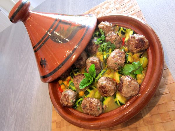 Tajine de kefta aux pois chiches, olives vertes et courgettes (plat ...