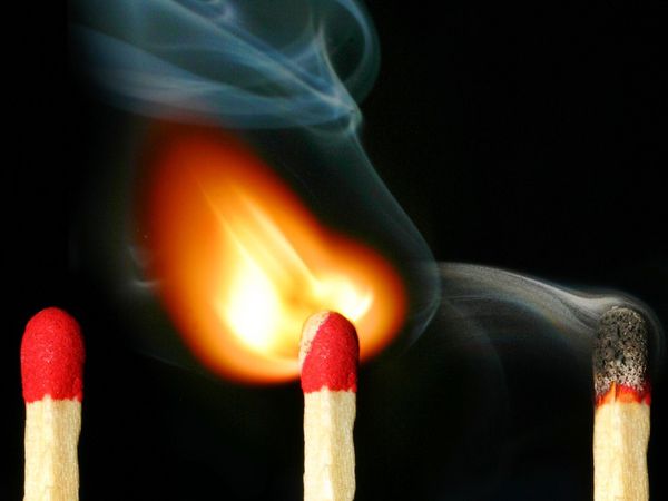 5217-allumettes-en-feu-WallFizz.jpg