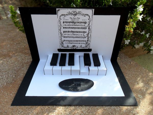 Carte Pop Up Piano Le Blog De Artcadeaux L Atelier Papeterie Creations Personnalisees