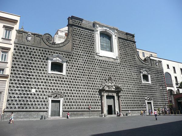 800px-Chiesa_del_Gesu_Nuovo_Napoli.jpg