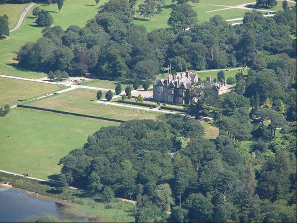 1280px-Vista_aerea_de_Muckross_House.jpg