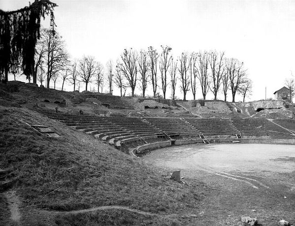AUTUN 06e - Théâtre romain