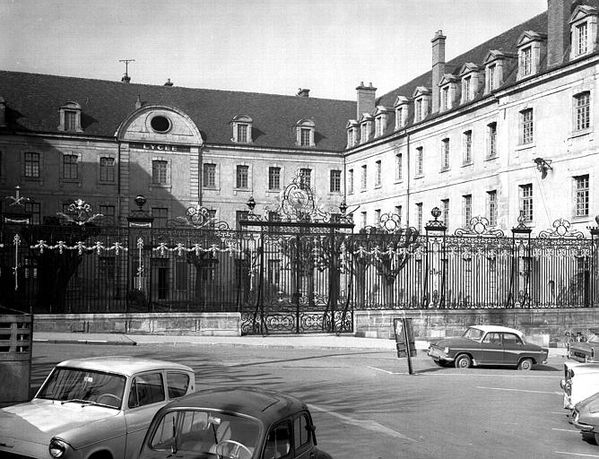 AUTUN 15i - Lycée Bonaparte.