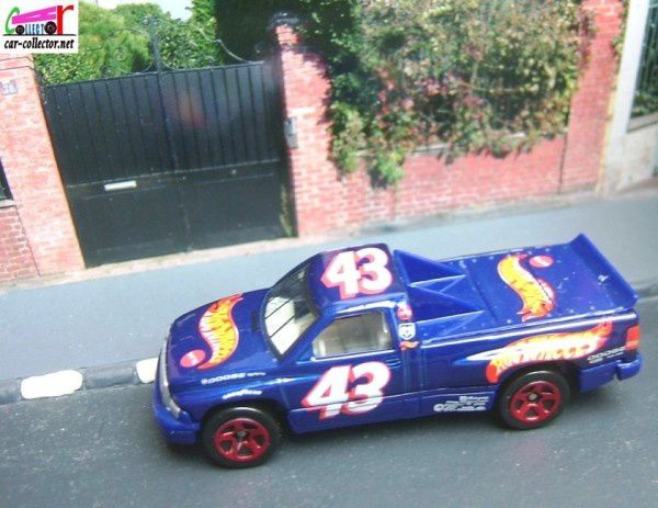 dodge-ram-truck-nascar-pick-up