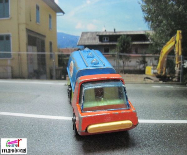 petit camion citerne esso playart made in hong kong (2)