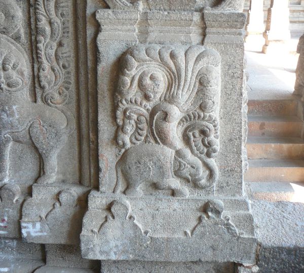 elephant-sur-pilier-a-kanchipuram.jpg