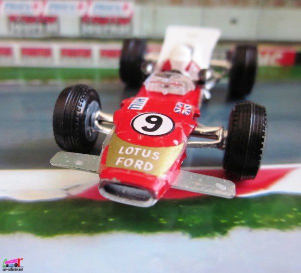 lotus-f1-3000-cm3-monaco-moteur-ford-cosworth-grah-copie-2