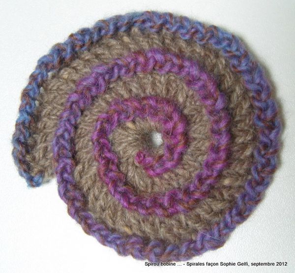 Spirales-au-crochet-Sophie-Gelfi-vue-dessus.JPG