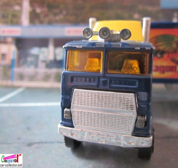 road-dragon-camion-americain-mack-majorette (1)