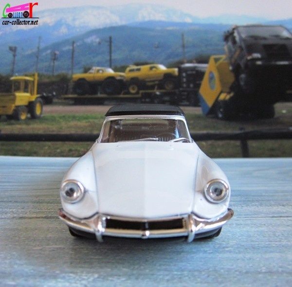 citroen-ds-19-cabriolet-welly-vintage-collection-france (4)