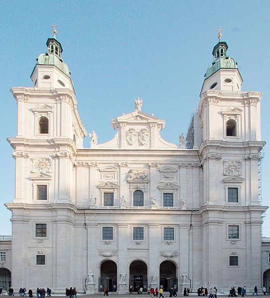 542px-Salzburg_cathedral_frontview01.jpg