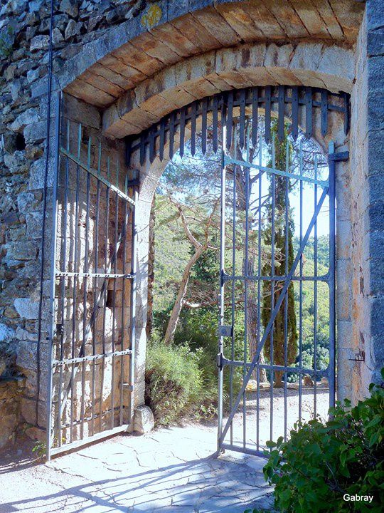 O06 - Porte grille en fer