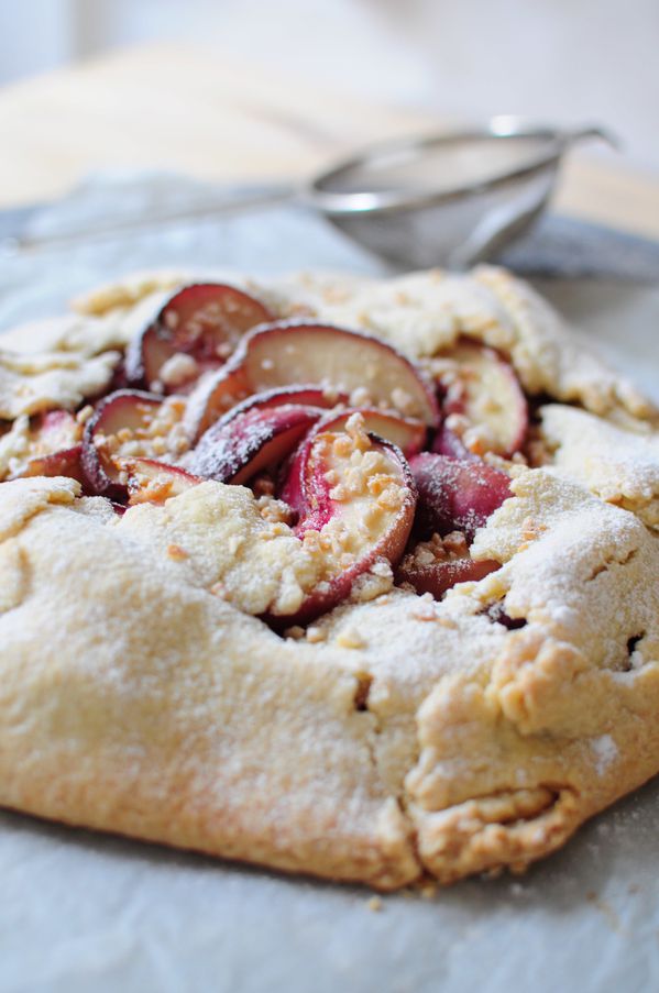 Tarte-rustique-aux-peches--8-.JPG