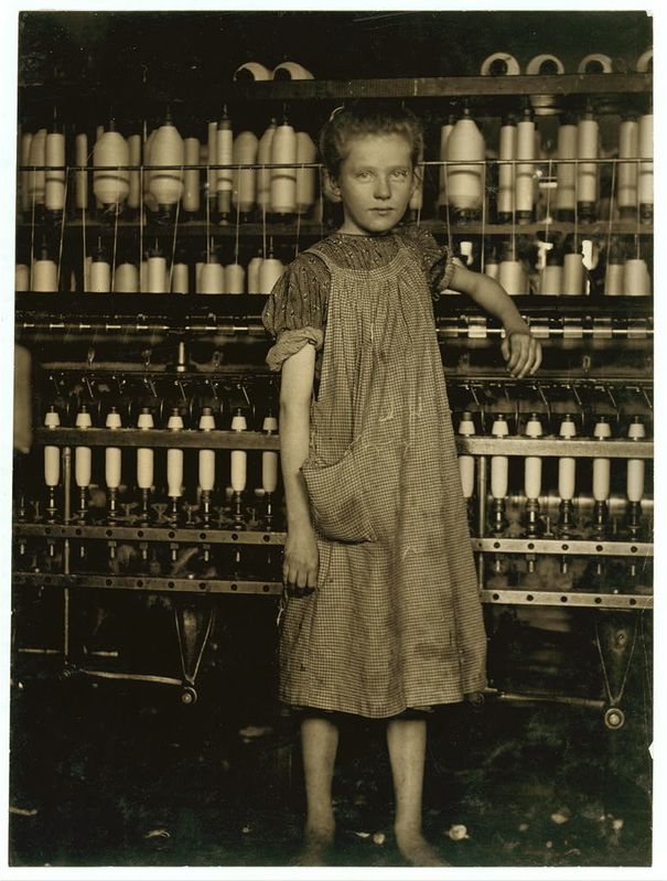 Hine Lewis - Fileuse dans une usine de la nouvelle Angleter