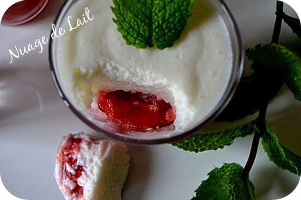 Tartare de fraises et mousse de chèvre frais