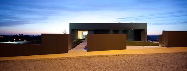 09-House-in-Guimaraes-by-Sequeira-Architects-on-usti-mag-b.jpg
