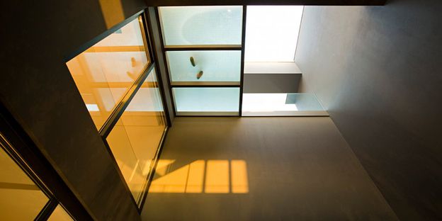 04-House-in-Guimaraes-by-Sequeira-Architects-on-usti-mag-b.jpg