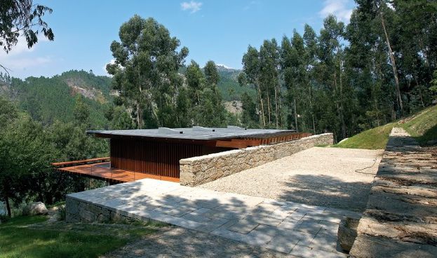 WOOD-HOUSE-IN-ALBUFEIRA-DA-CANICADA---PORTUGAL--PR-copie-1.jpg