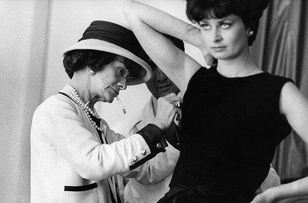 L-atelier-mademoisele-chanel-photo-douglas-kirkland---sygma.jpg
