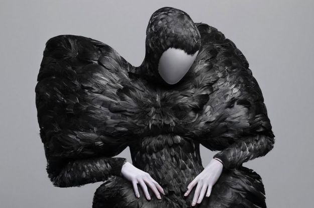 hells_angels_alexander_mcqueen_savage_beauty-exhibition-arc.jpg