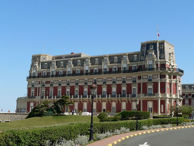1280px-BiarritzHotelduPalais1.JPG