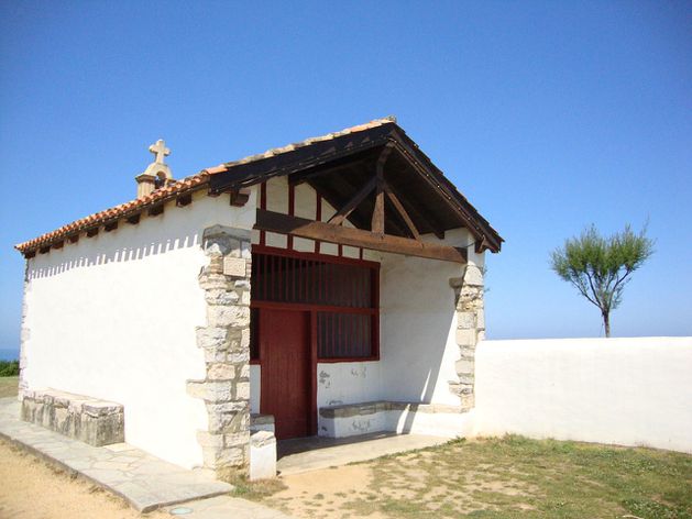 1280px-Bidart_-Pyr-Atl.-_Fr-_Chapelle_Ste_Madelaine.JPG