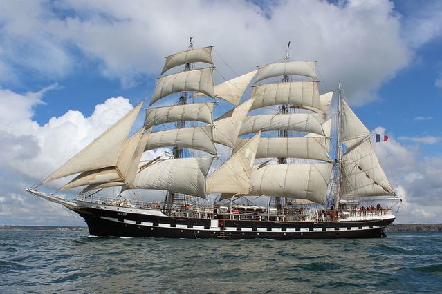 1280px-Belem_au_large_de_Brest_28_04_2012.jpg