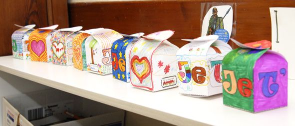 gratuit boite cadeau à colorier