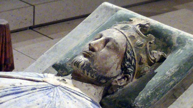 Gisant-de-Richard-Coeur-de-Lion--vers-1199--abbaye-de-Fonte.jpg