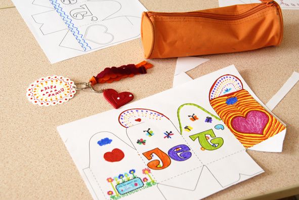 gratuit boite cadeau à colorier 2