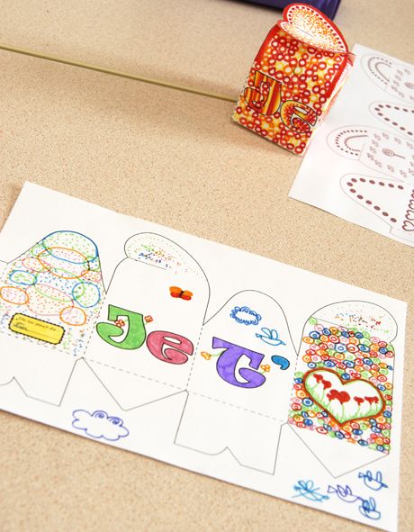 gratuit boite cadeau à colorier 3