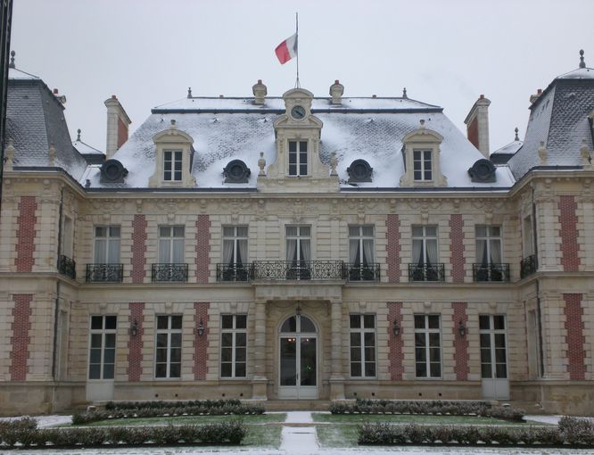 La-Prefecture-sous-la-neige.JPG