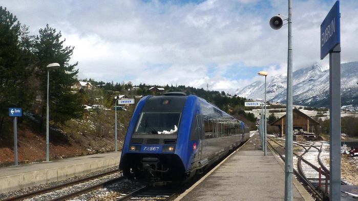 TER en gare d'Embrun