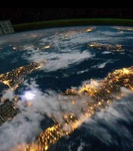 pris-a-386-kilometres-de-hauteur-le-cliche-presente-le-scin.jpg