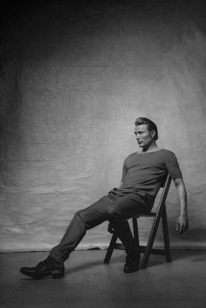Mads-Mikkelsen--photographed-by-Carlos-Serrao02.jpg