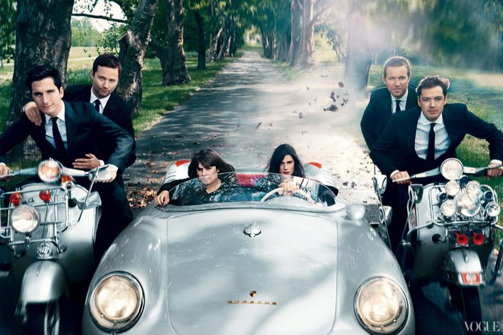 September-2012-issue-of-American-Vogue-features-fa-copie-3.jpg