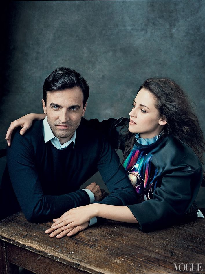 September-2012-issue-of-American-Vogue-features-fashion-des.jpg