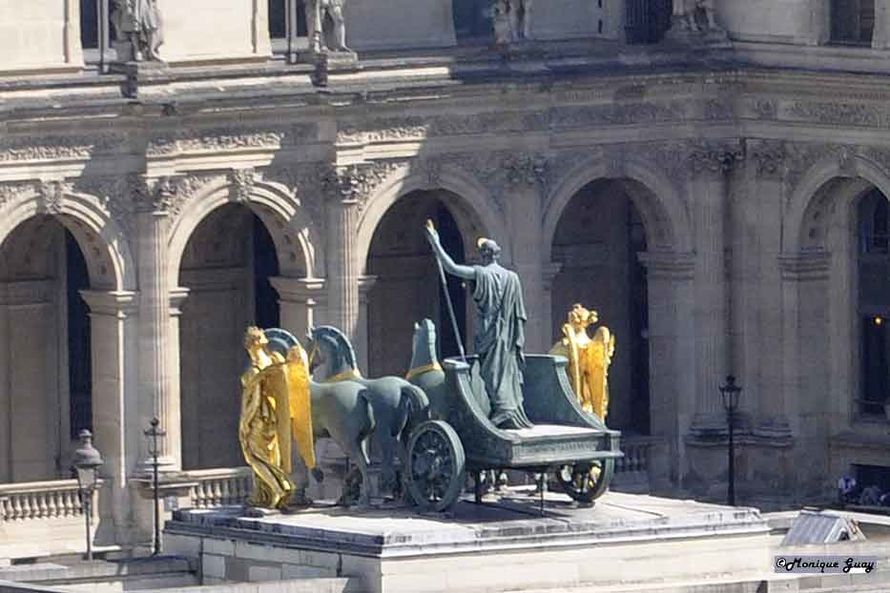 DSC2765-quadrige-gros-plan carrousel du Louvre de dessus